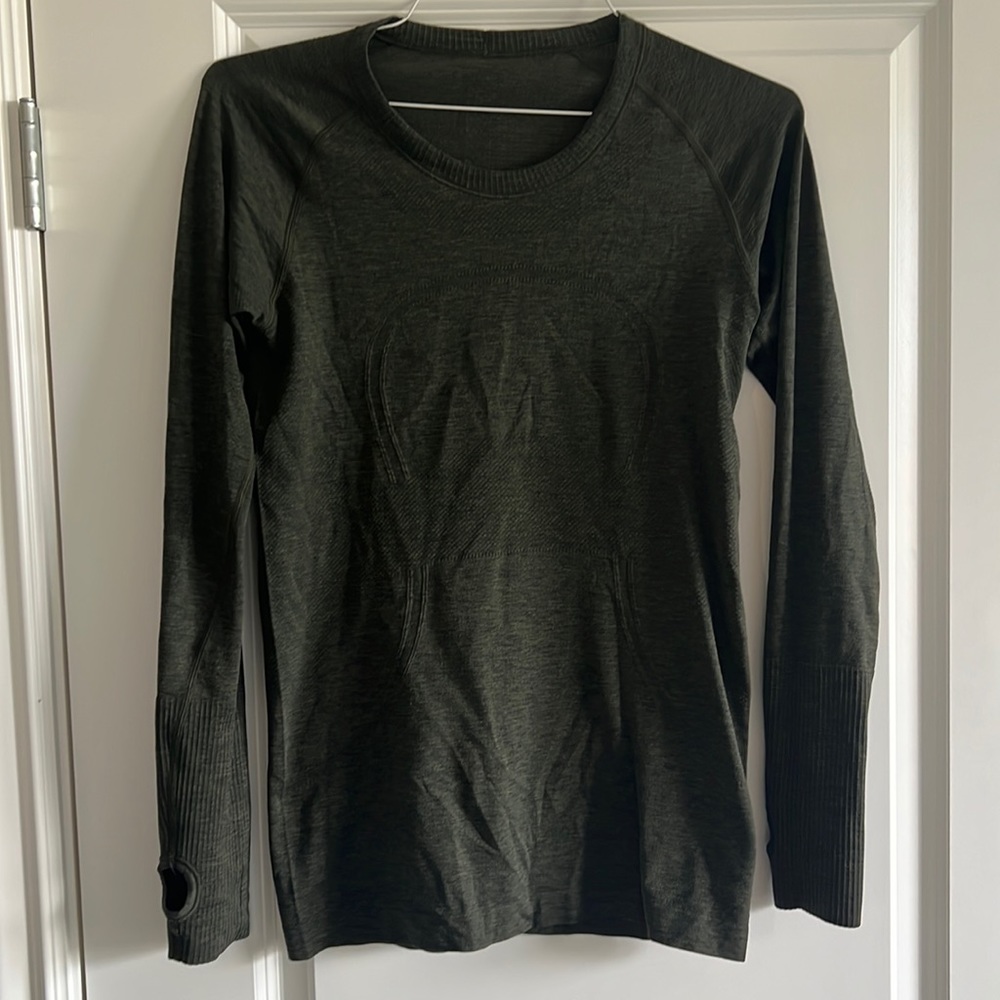 Like new olive Lululemon long sleeve